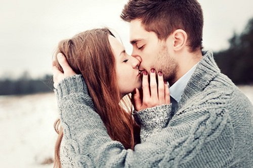 Cách hôn môi bạn gái lần đầu tiên như thế nào?