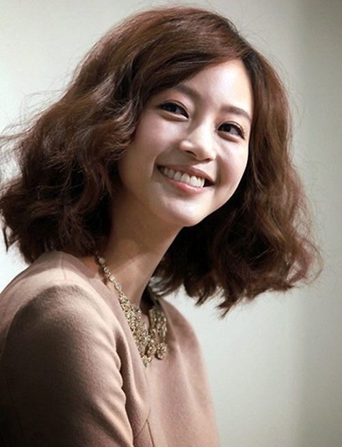 Mẫu tóc xoăn ngang vai kiểu Hàn Quốc được yêu thích-7