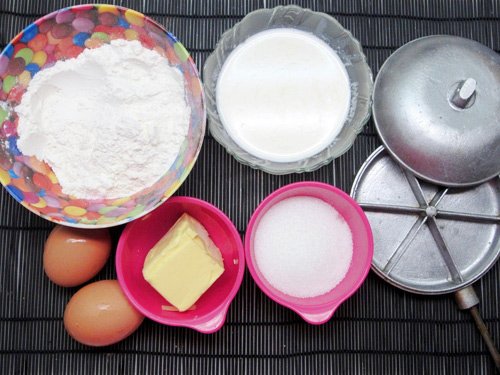 Cách làm bánh bông lan tam giác thơm mềm