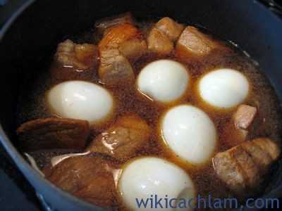 Cách làm thịt kho trứng ngon đậm đà-6