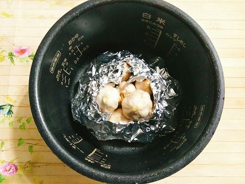 Cách làm tỏi đen của người Nhật bằng nồi cơm điện-4